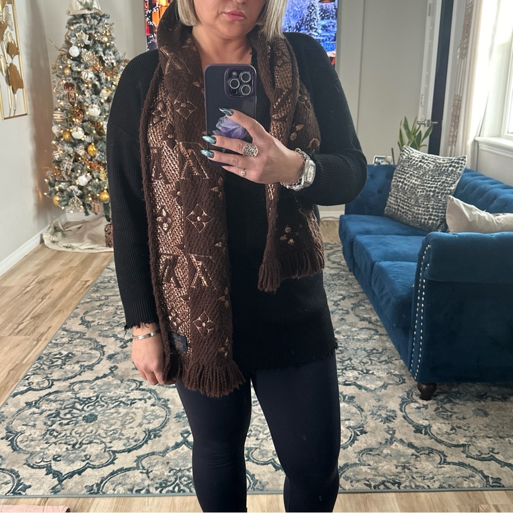 AUTHENTIC Louis Vuitton scarf